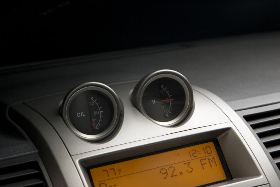 Детали интерьера Nissan Sentra SE-R (B16) 2007 года  (фото 9 из 17)